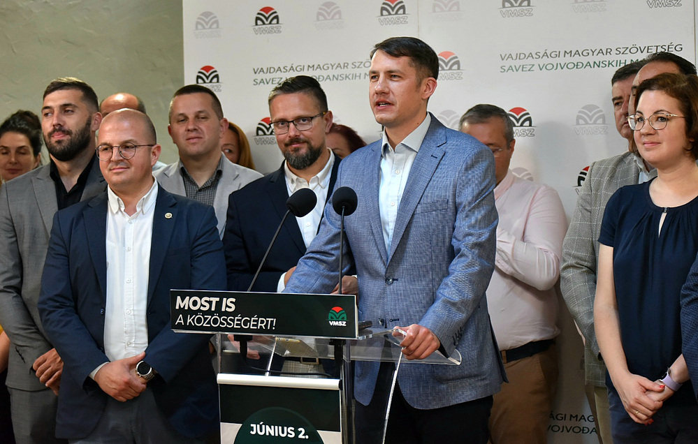 A decemberi köztársasági és tartományi sikert követően, önkormányzati szinten is sikerült megőriznünk a vajdasági magyarság politikai önállóságát és érdekképviseletét. Köszönöm mindenkinek, aki a VMSZ-re szavazott! - írta a Facebookon Pásztor Bálint a VMSZ elnöke