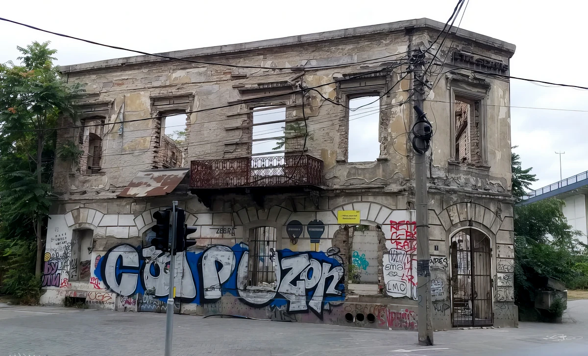 Egy félig lerombolt épület a Savamala városrészben (Fotó: Varga Szilveszter)