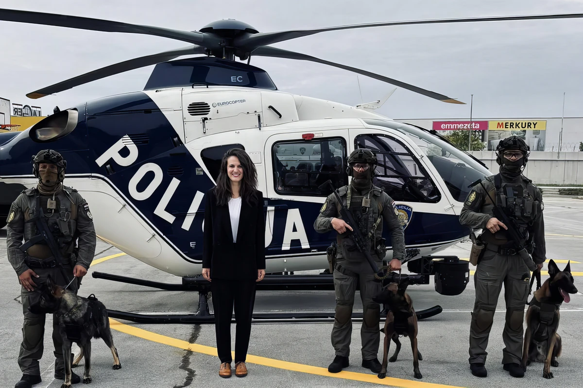 Egy horvát K-9 Unit és a miniszteri poszt várományosa. Minden kétséget kizáróan jobban néz ki, mint Davor papa