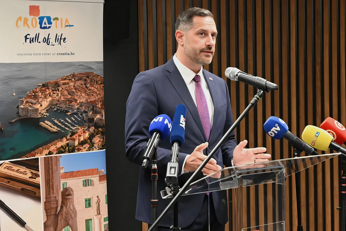 IDEGENFORGALOM: Tonči Glavina vasárnap azt is közölte, hogy továbbra is támogatják a regionális és helyi turisztikai közösségeket, amelyeknek 8,6 millió eurót ítéltek oda