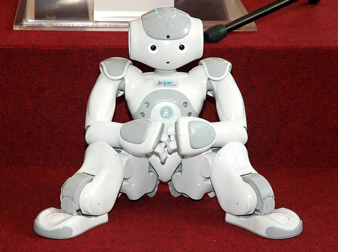 A GODLKODÓ ROBOT: Vučić azt szeretné, hogy Szerbia az acél mellett a robotok országa is legyen