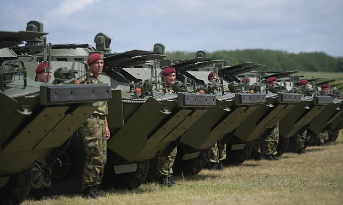A "KÉTÉLTŰ BOTRÁNY": Fegyvercsempészet Szerbia javára, igen vagy nem? 6