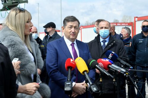BARÁTI SEGÍTSÉG: Magyar építőipari vállalatok lakókonténerekkel segítik a horvátországi földrengés károsultjait