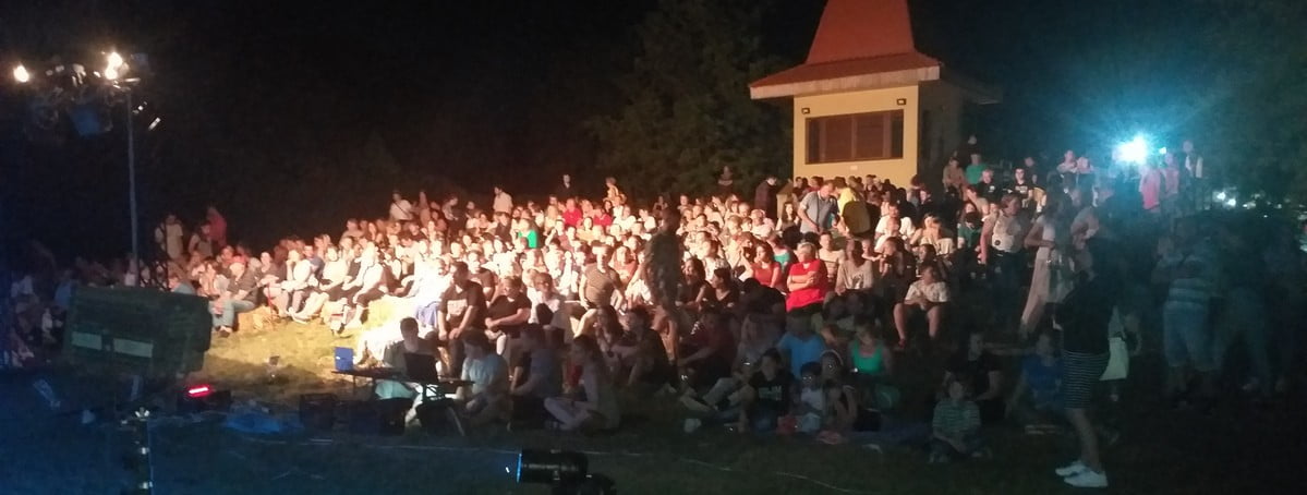 KARDINÁLIS KÉRDÉS: A hugyozás, amely megrengette a színházat és a vajdasági értékrendet