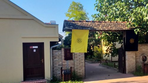 MODERÁTORI FELADAT: A Tanyaszínházzal kapcsolatos botrányt követően a VMSZ elnöke összehívta a színházakat