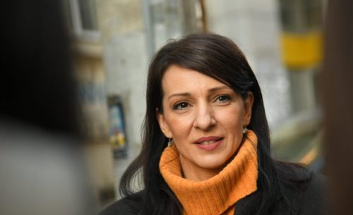 RÉGI MOTOROSOK: A vezető ellenzéki pártok részt vesznek a szerbiai választásokon, avagy ki sakkozott Mladić tábornokkal