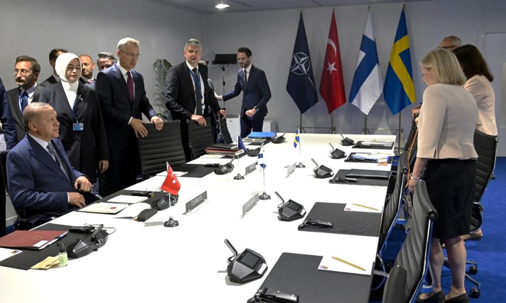 A KOCKA: Négy oldalú találkozó Madridban Svédország és Finnország NATO-csatlakozásáról