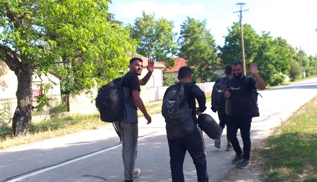AU REVOIR: Szíriai migránsok Rábéban, július 15-én (Fotó: BALK)