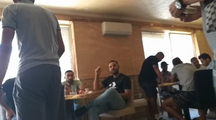 A MIGRÁCIÓ FIZETŐKAPUJA: Embercsempészbandát lepleztek le Szerbiában 2 MIGRÁNSTANYA: 100-200 migráns lakik az egyik szabadkai magánszállodában (Fotó: BALK)