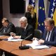 A nagyon bosnyák Demokratikus Akciópárt kimarad a kormányból. A képen Milorad Dodik (baloldalt), Dragan Čović (középen) és Nermin Nikšić (jobbra) a koalíciós szerződés aláírásakor