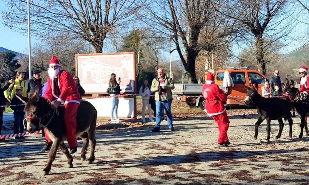 Mikulások szamárháton Hercegovinában