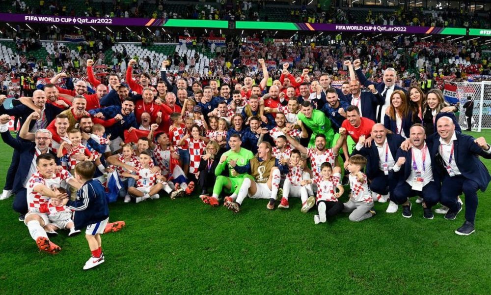 Horvátországban a kutya sem törődik, mindenki az ország nem hivatalos himnuszát zengi.