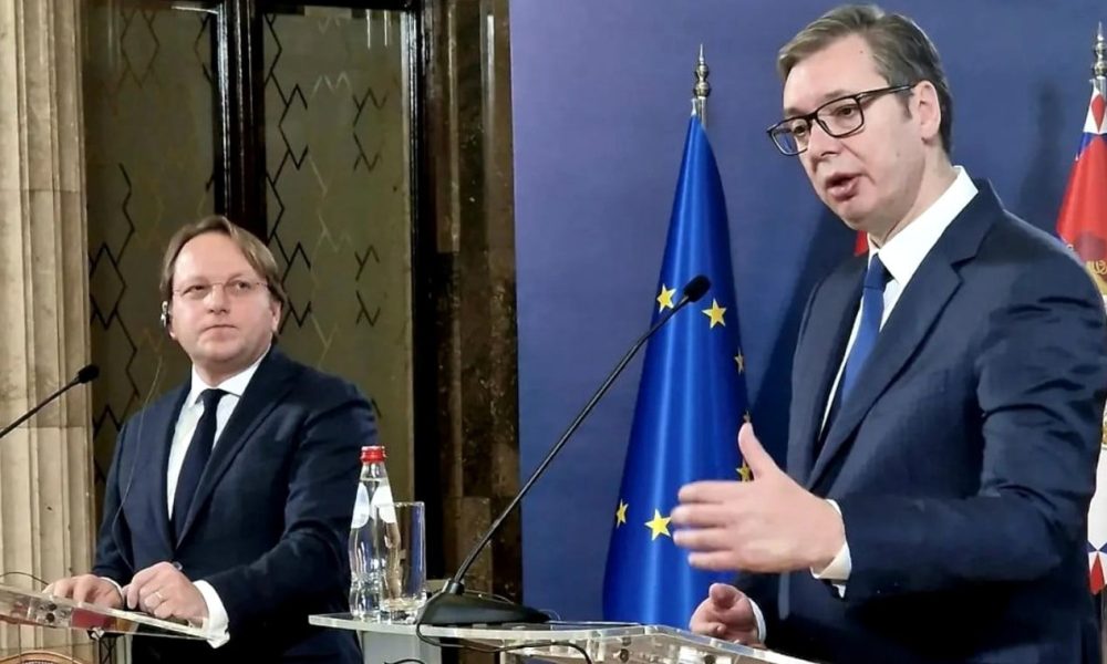 Aleksandar Vucic: Nem vagyok sem őrült, sem részeg, csak kamillateát és Zero Colát iszom
