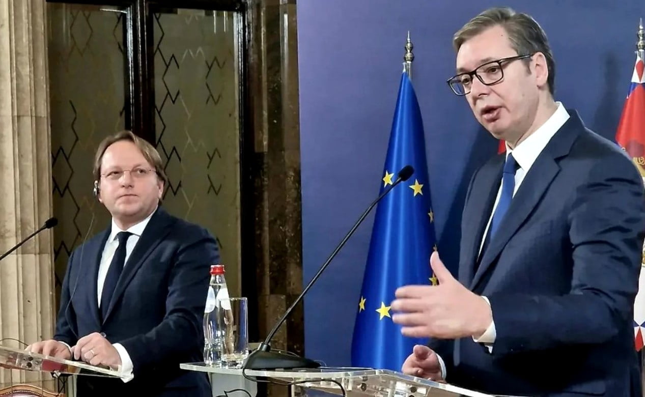 Aleksandar Vucic: Nem vagyok sem őrült, sem részeg, csak kamillateát és Zero Colát iszom
