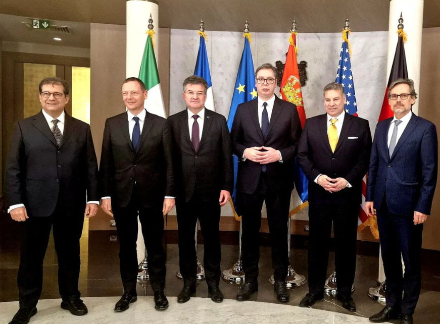5 + 1 találkozó a titokzatos tervről