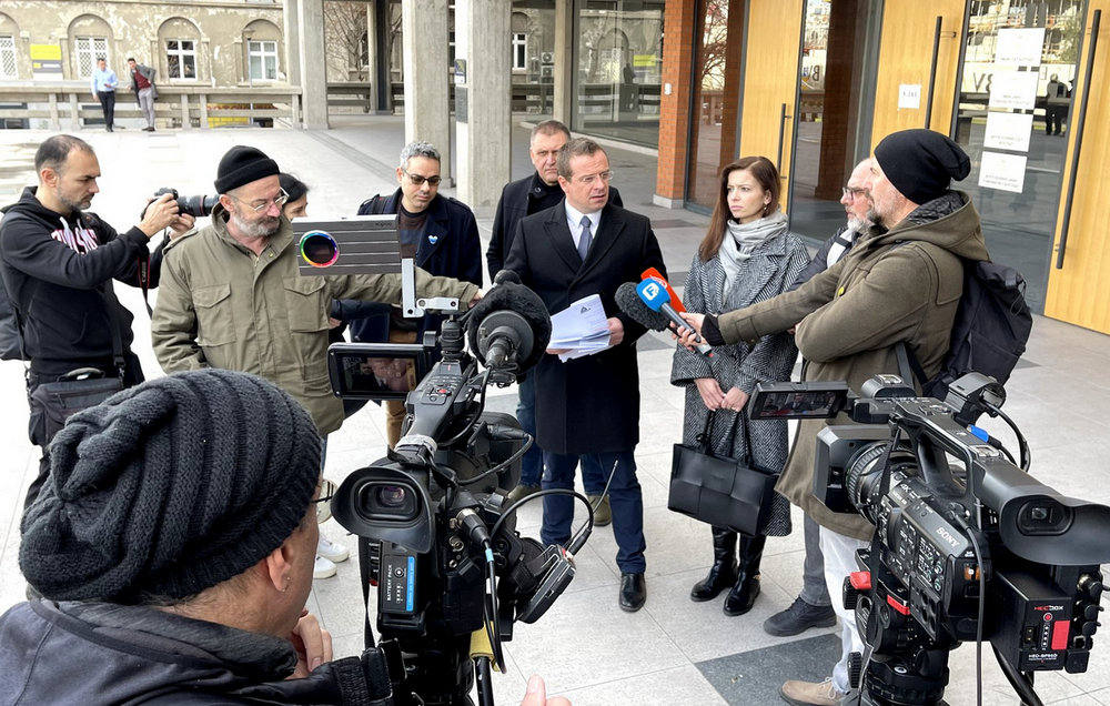"Sajtótájékoztató" az orosz nagykövet, a BIA és a Népjárőrség feljelentését követően