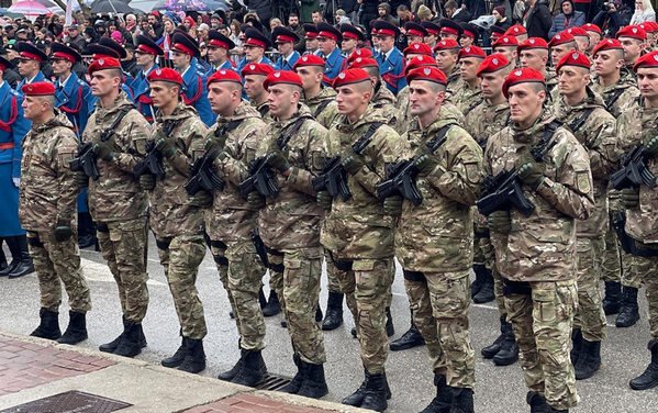 Gesztusosan, illetve gusztusosan felöltöztetett boszniai szerbek