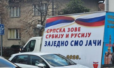 MOZGÓ BILLBOARD: A Szerb Köztársaság hívja Szerbiát és Oroszországot, mert együtt erősebbek