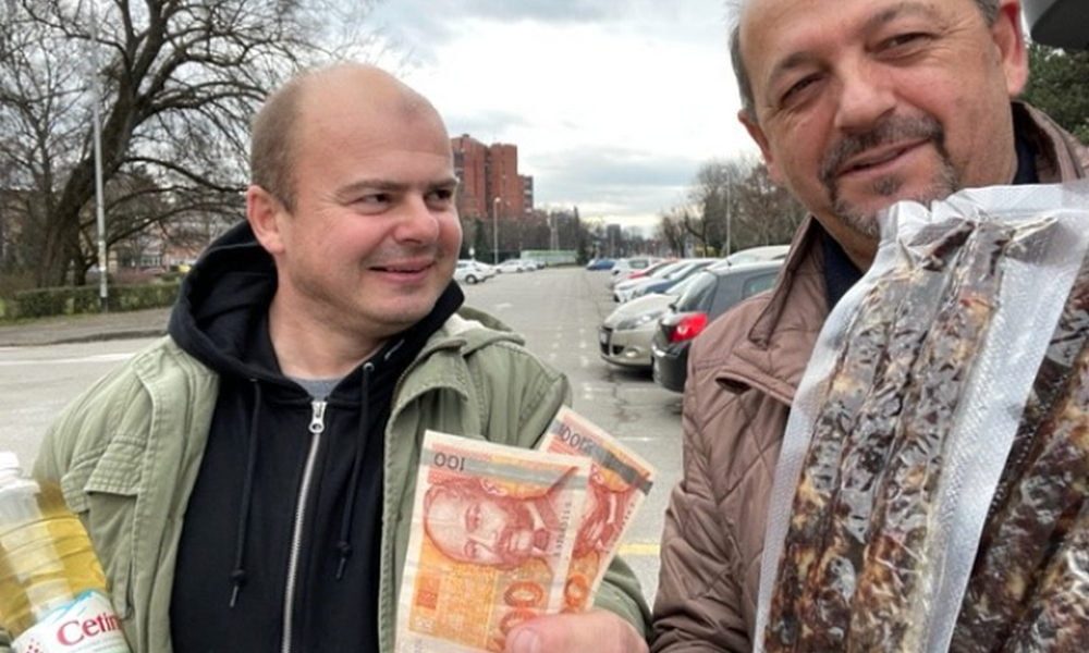 Kunáért vásárolt kolbászt a közgazdászprofesszor