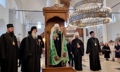 Porfirije pátriárka papjai társaságában (Forrás: Szerb Ortodox Egyház)