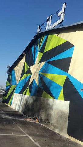 A "megmolotovozott" Tilt, volt közös tulajdonosa a Freestylerrel (Forrás: Srbija Danas)