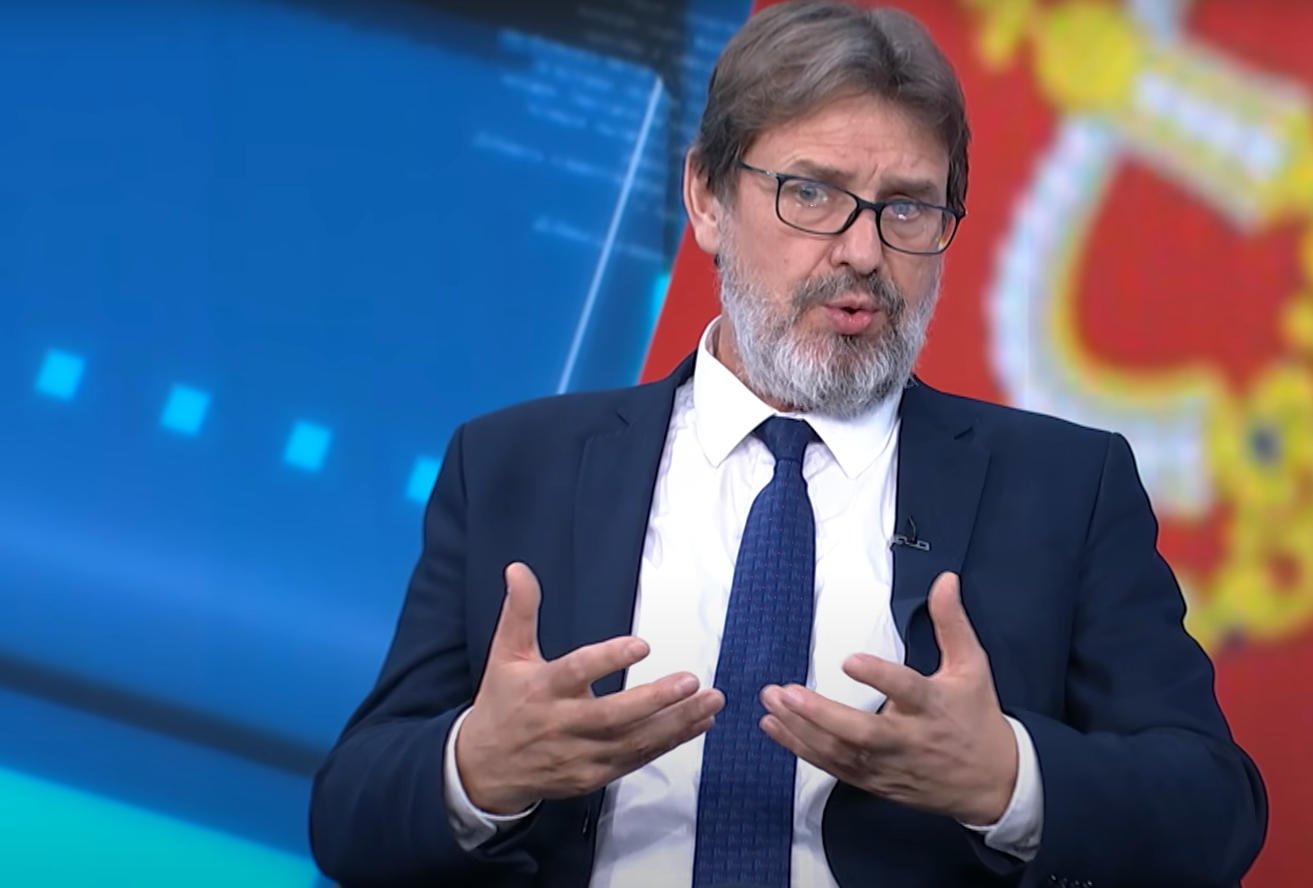 A felmelegedés másik résztvevője, Tomislav Žigmanov, szerbiai emberi jogi és kisebbségi miniszter