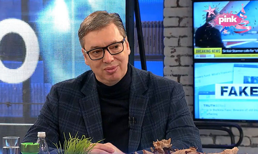 Szenteste a kolostorban, szentségelés a Pinkben, ez ugyan jól hangzik, de nem igaz, ezért nem "bulvárkodunk", annál is inkább nem, mert emberi életekről van szó