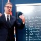 Vučić évértékelő beszédét mondja