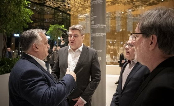 Zoki Bond az általa korábban bohócnak nevezett Orbán Viktor miniszterelnökkel tárgyalt