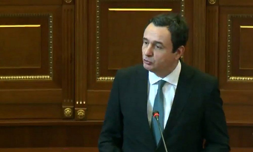 Albin Kurti a feltételeit ismerteti a koszovói parlamenttel