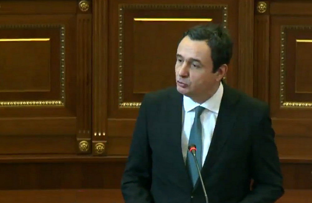 Albin Kurti a feltételeit ismerteti a koszovói parlamenttel