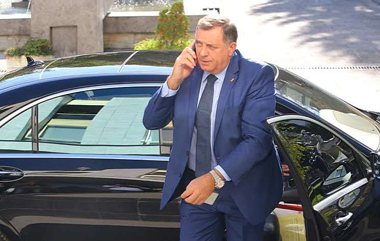 Milorad Dodik önmagához képest is kemény szavakkal illette Christian Schmidtet 2 Christian Schmidtet gyalázta