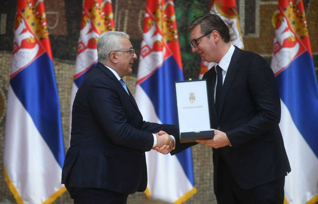 A montenegrói elnök harmadszor is indul az államfői posztért, de van rá mentsége 4 A szerb elnök kitünteti a montenegrói államfői posztért induló montenegrói szerb politikust 2021-ben