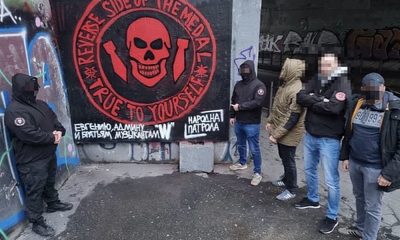 SZERB SZÉLSŐJOBB: A Wagner Csoport "tiszteletére" készült falfestmény Belgrádban. a jobb alsó sarokban a Népi Járőrség neve olvasható
