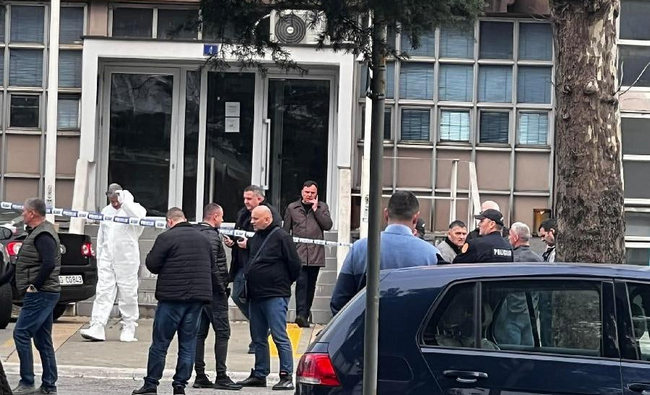 Podgoricában felrobbantotta magát egy 39 éves férfi az alapbíróság bejáratánál 2 A bíróság bejárata