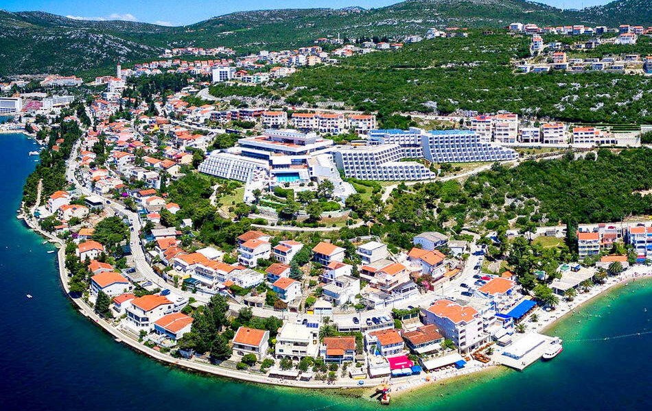 Város a közös határ mentén