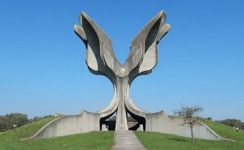 kézfogás, ökölrázás, Brnabić