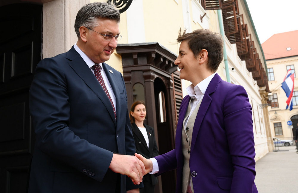 ökölrázás, kézfogás, Brnabić
