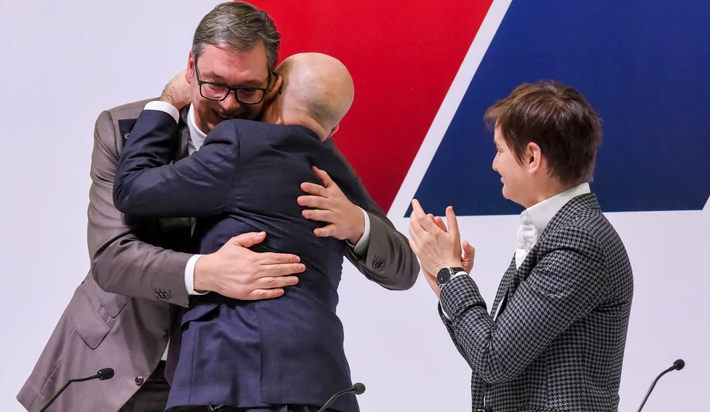 VÁLTÁS: A Kisfarkas váltja a Nagyfarkast a Szerb Haladó Párt élén 4 farkas, Szerb Haladó Párt