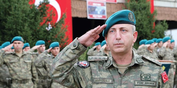 ERŐSÍTENEK: Török kommandósok mennek Koszovóba a NATO kérésére 2 török kommandós