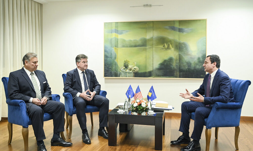 közvetítő