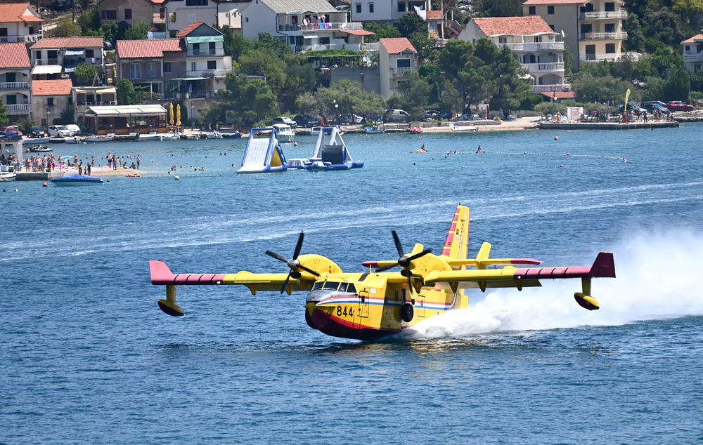 erdőtűz, Grebaštica, Canadair