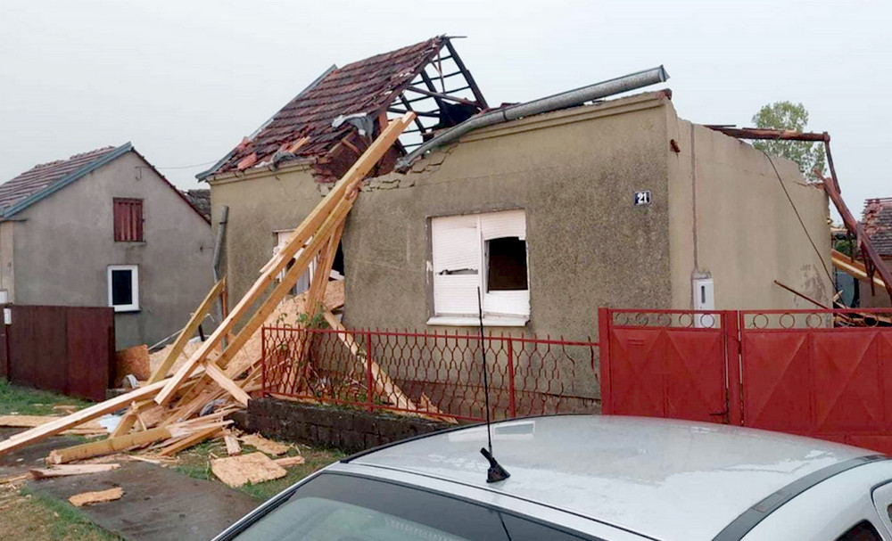 elemi csapás, vihar, tető