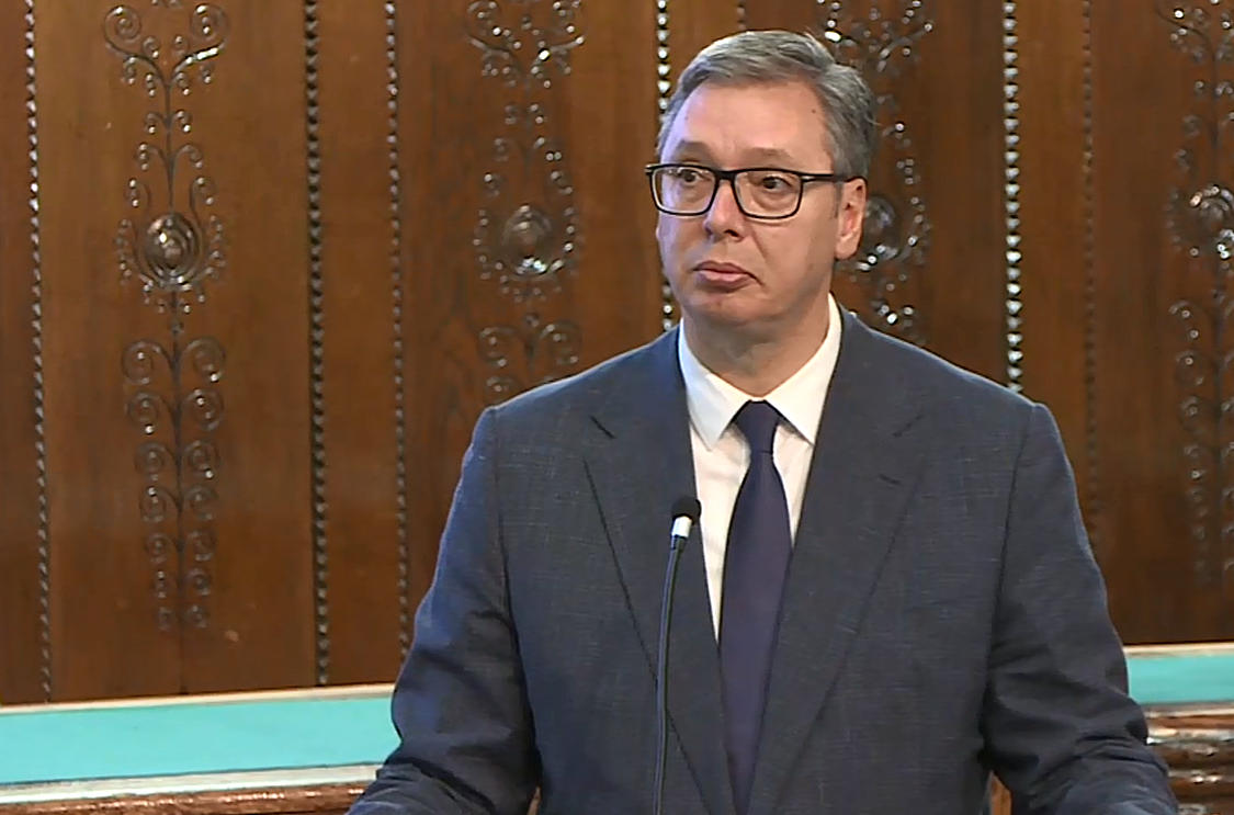 Díszpolgárság után táblarongálás: Vučić azt mondta, őt nem zavarja a magyar zászló 4 táblarongálás
