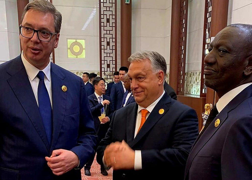 A szerb elnök csak összefutott Putyinnal, de nem tartottak bilaterális találkozót 4 összefut kínai