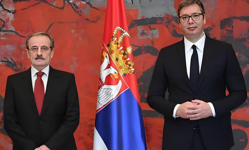 Választások előtt bármi megtörténhet: kiutasították Szerbiából Hrvoje Šnajdert (balról) , jobbról a szerb Nagy Úr (Forrás: Szerb elnöki Instagram)