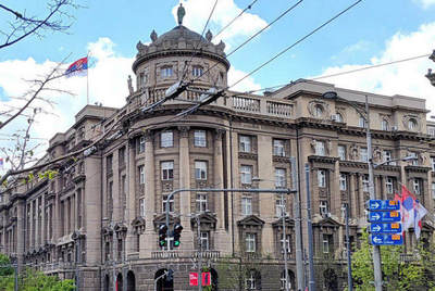 A szerb külügyminisztérium gyártja a jegyzékeket