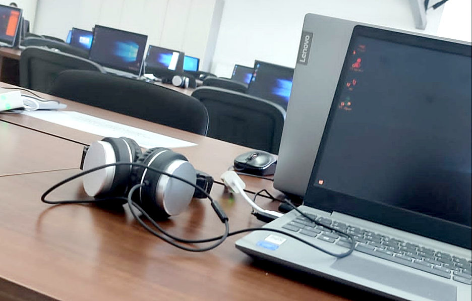 A Call Center: innen hívják a potenciális szavazókat