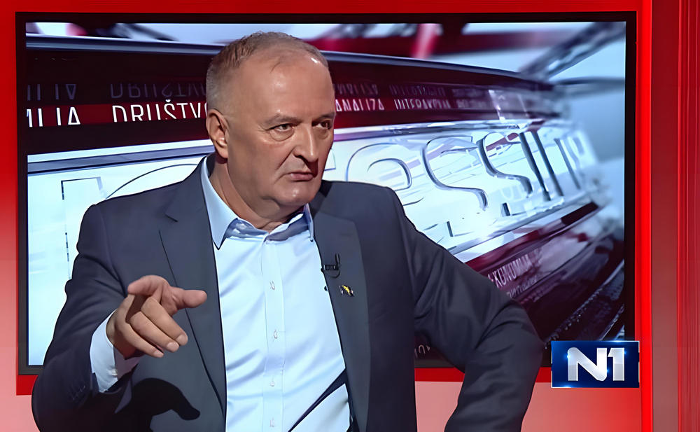 A bosznia-hercegovinai ügyészség terrorizmus elleni osztálya  vizsgálatot indított Zukan Helez védelmi miniszter állításainak kivizsgálására, miszerint félkatonai táborok vannak a boszniai Szerb Köztársaság területén orosz kiképzőkkel megspékelve