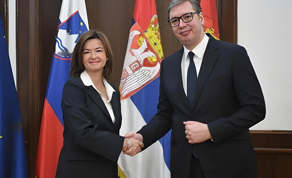 Tanja Fajon szlovén külügyminiszter és Aleksandar Vučić szeb elnök úgy tesz, mintha minden rendben volna (Korábbi felvétel, szerb elnöki Instagram)